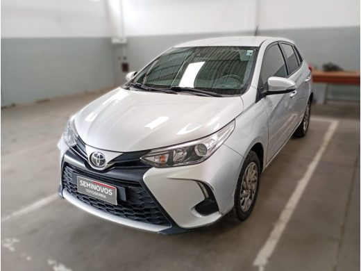 TOYOTA YARIS - foto 2