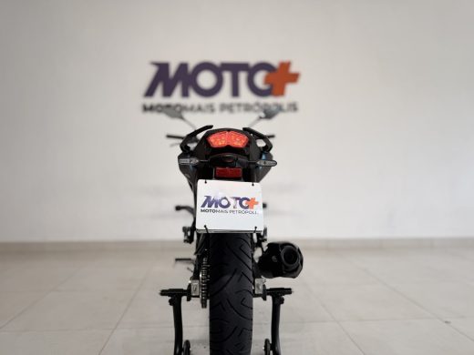 YAMAHA FZ25 - foto 4