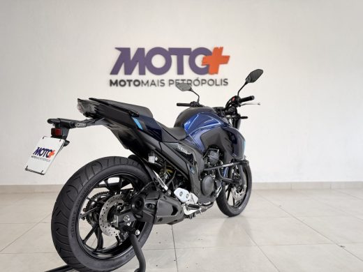 YAMAHA FZ25 - foto 3
