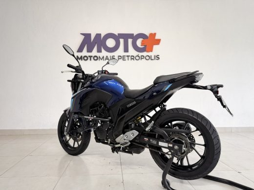 YAMAHA FZ25 - foto 5