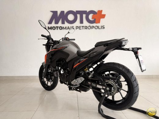 YAMAHA FZ25 - foto 5