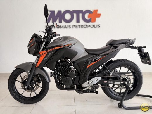 YAMAHA FZ25 - foto 6