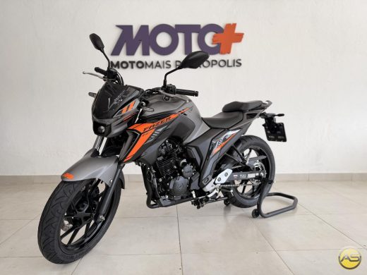 YAMAHA FZ25 - foto 7
