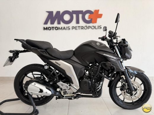 YAMAHA FZ25 - foto 2