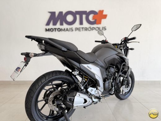 YAMAHA FZ25 - foto 3
