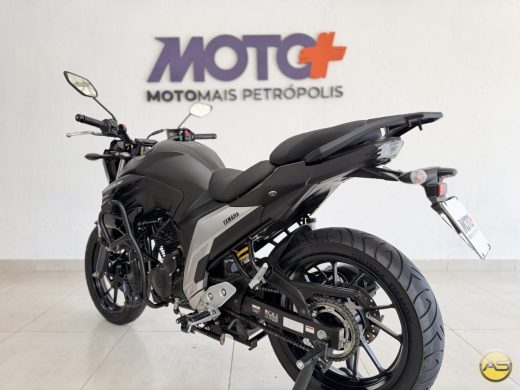 YAMAHA FZ25 - foto 5