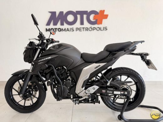 YAMAHA FZ25 - foto 6