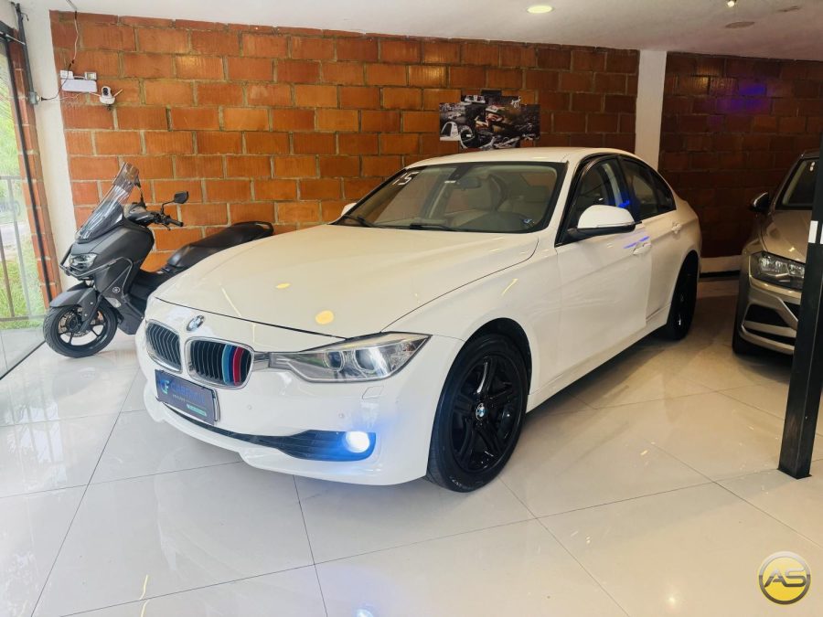 BMW 320i - foto 1