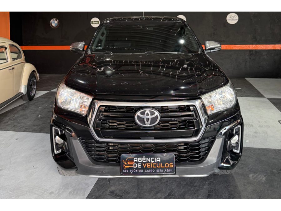 TOYOTA Hilux - foto 1