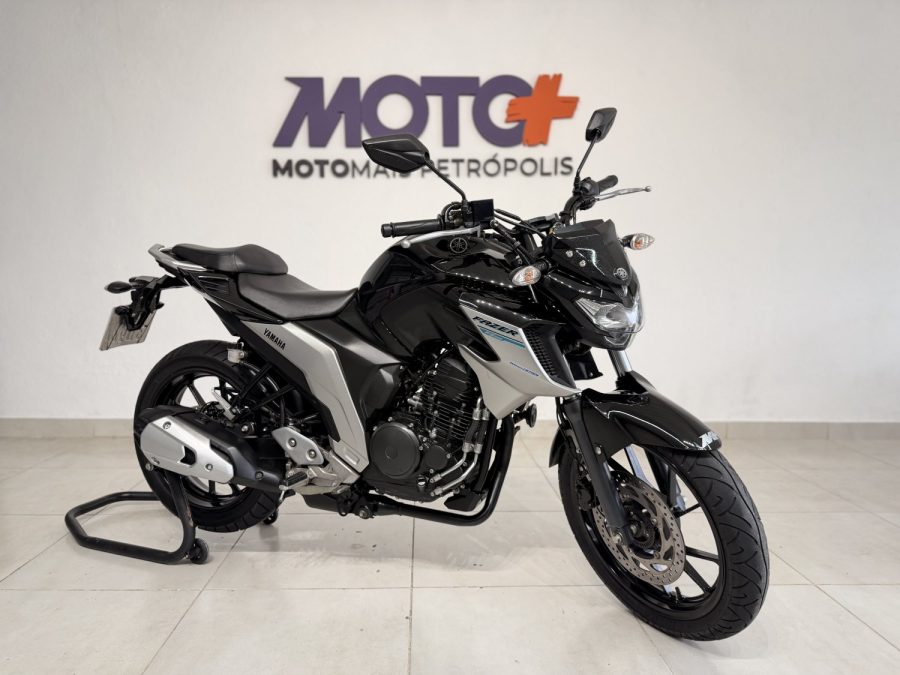 YAMAHA FZ25 - foto 1