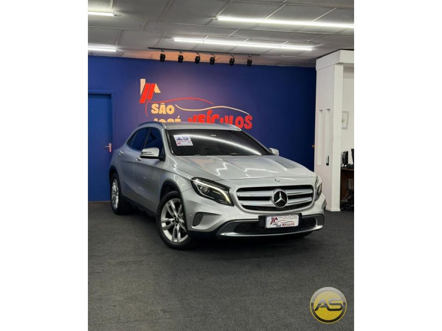 MERCEDES-BENZ GLA 200 - foto 1