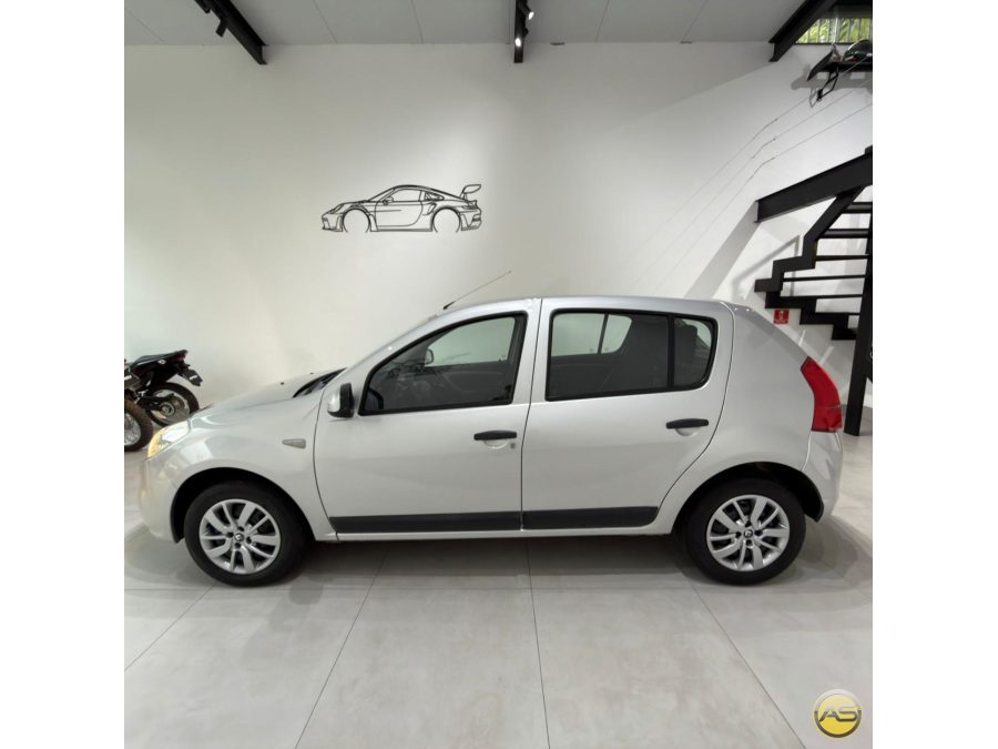 RENAULT Sandero - foto 1