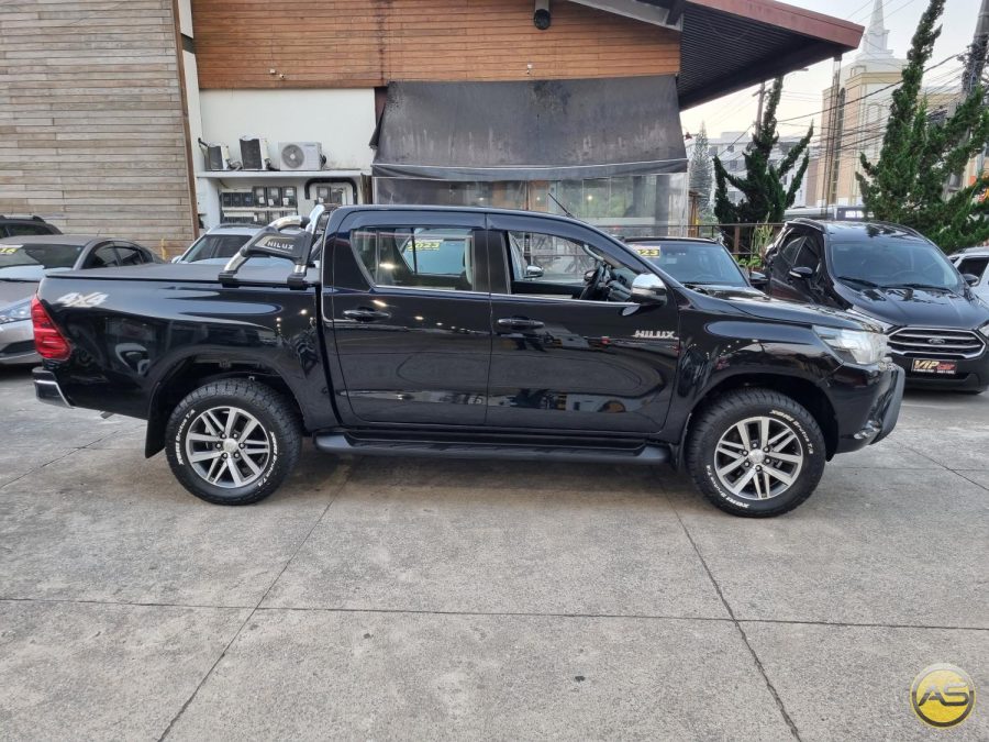 TOYOTA Hilux - foto 1