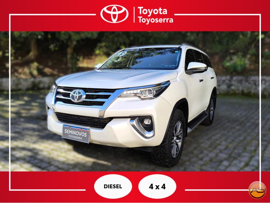 TOYOTA Hilux SW4 - foto 1