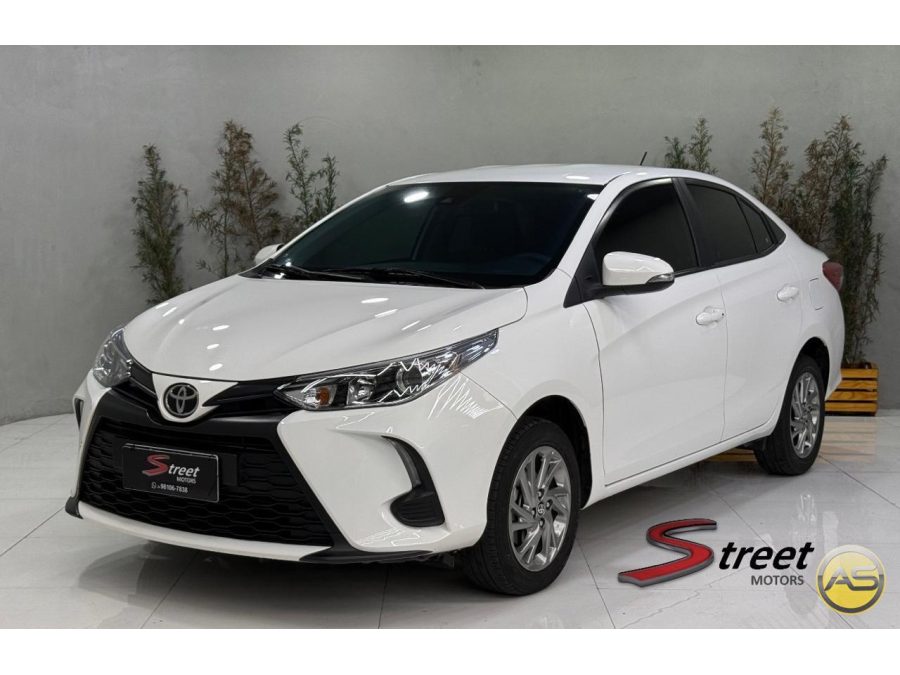 TOYOTA YARIS - foto 1